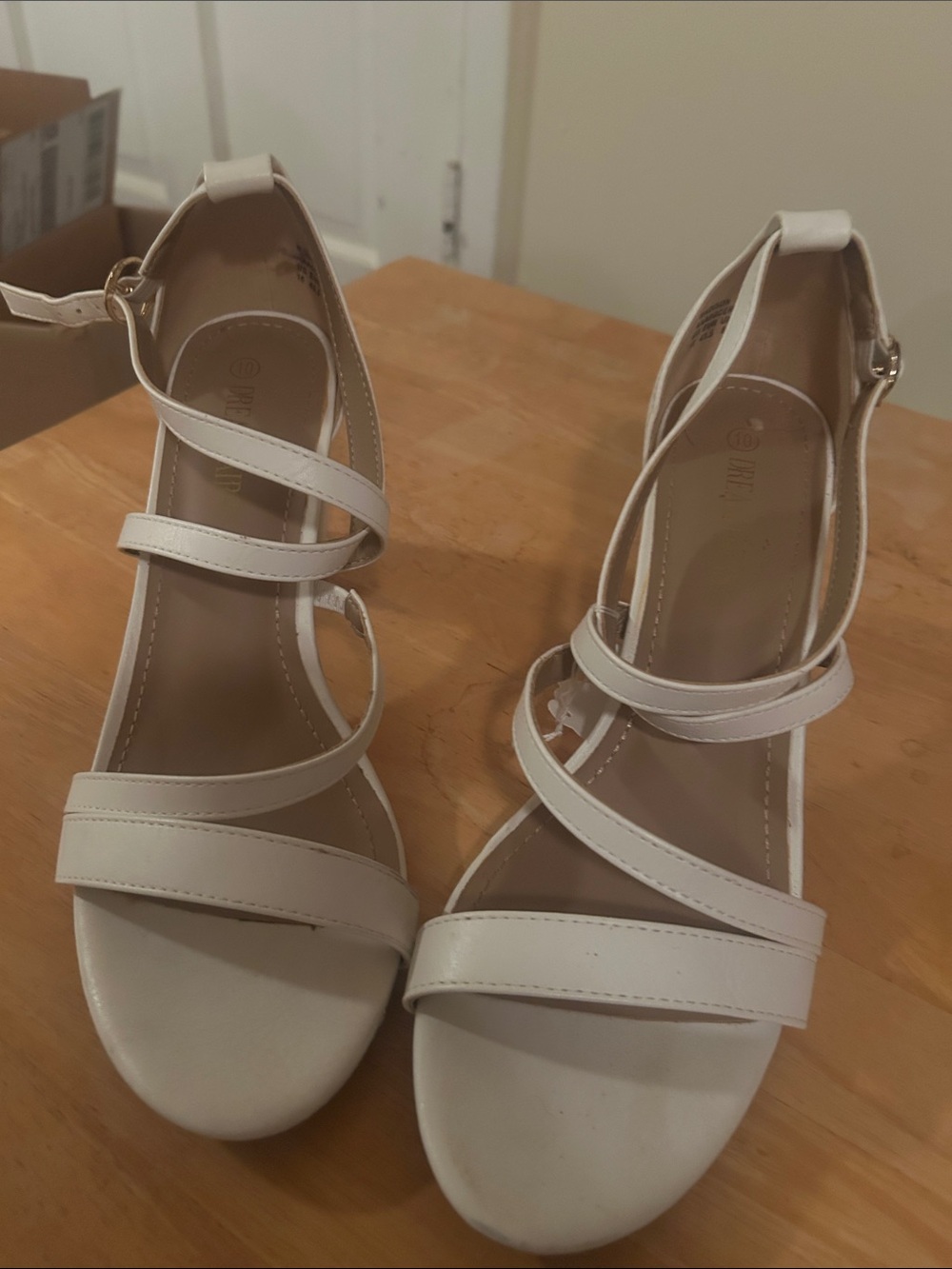 Women’s Strappy Ankle-Wrap Sandals in White Dream pairs size 10